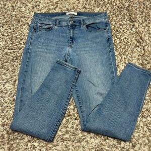 2/$10 Gap True Skinny jeans 29R